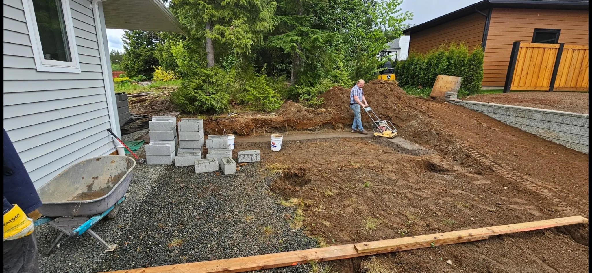 before picture of Cedar Deck & Retaing Wall