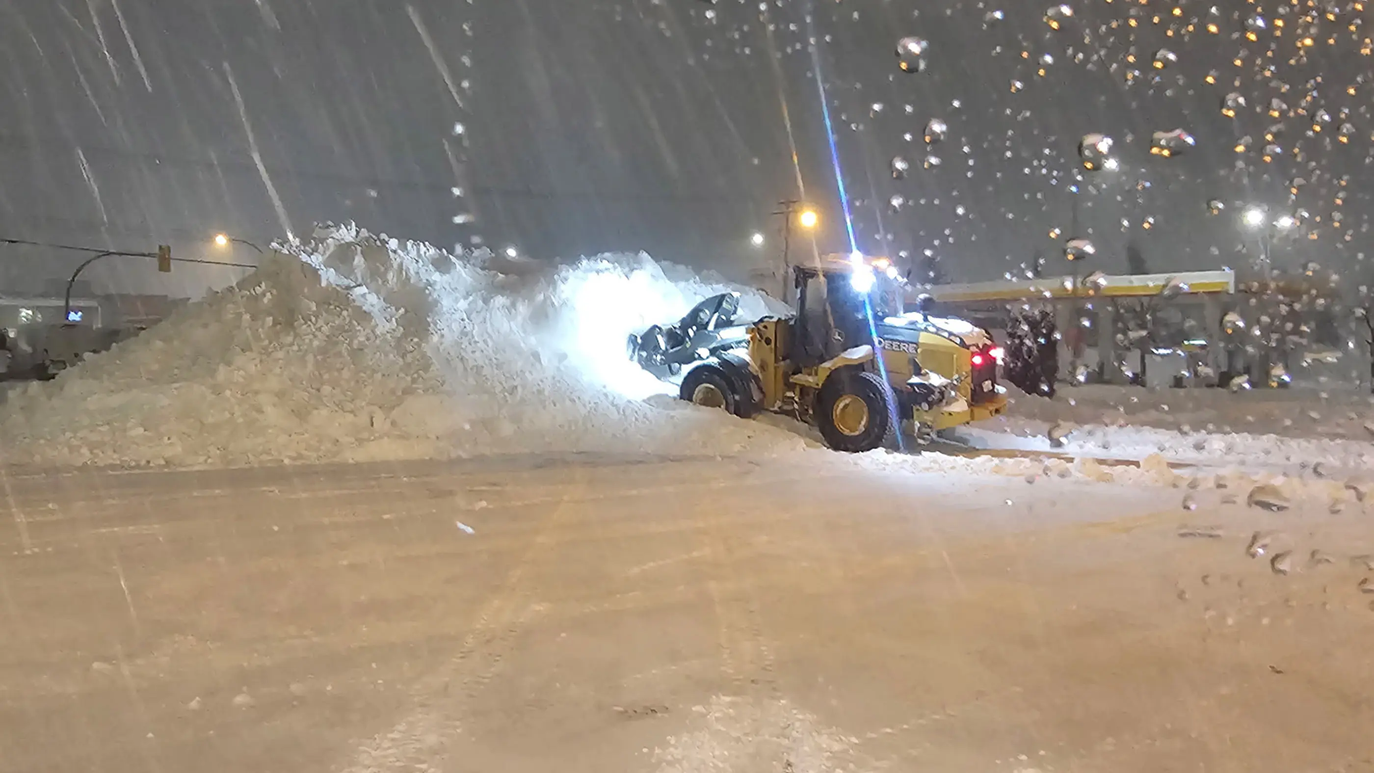 Snow Clearing Articulating Front Loader