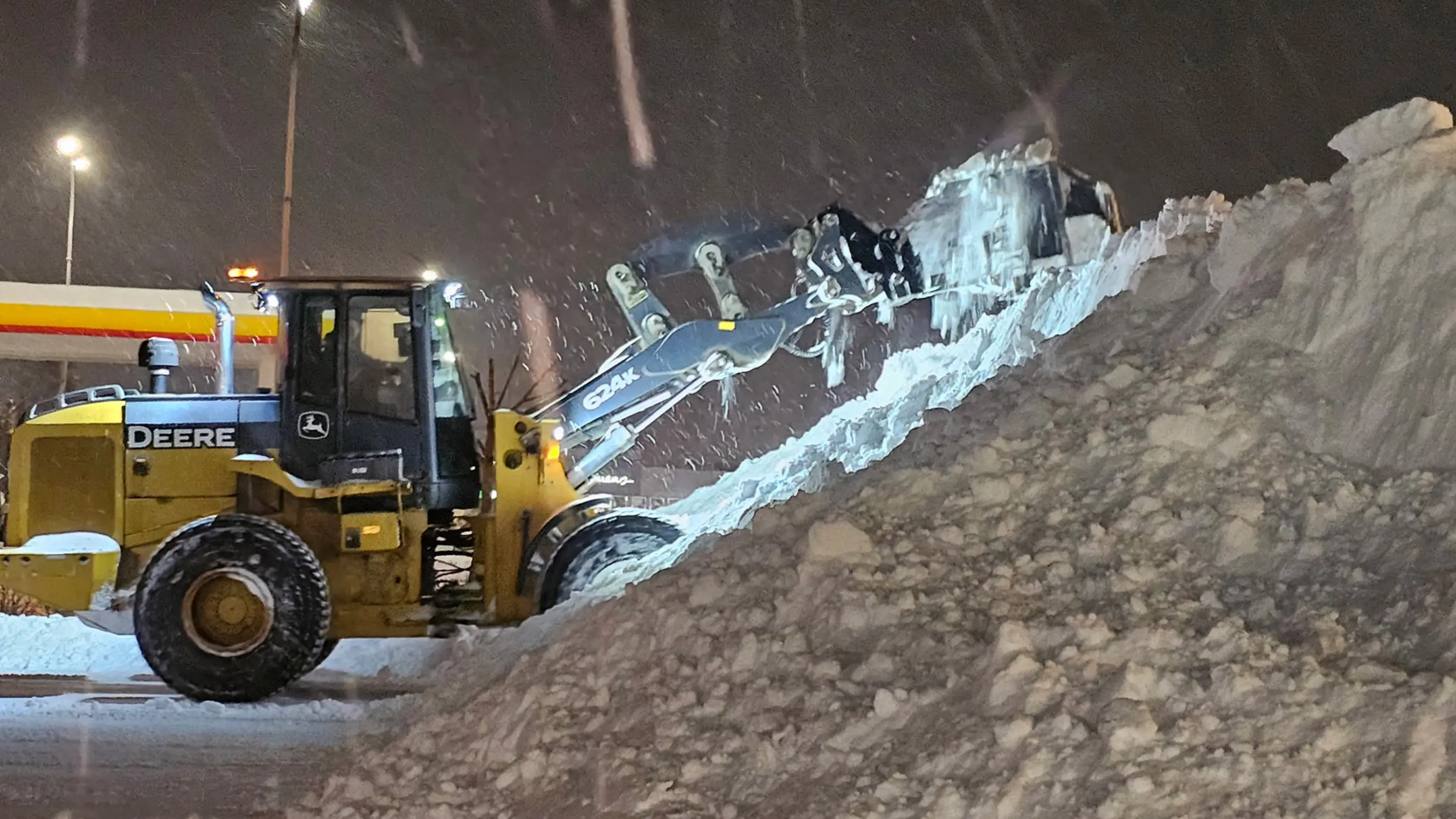 Snow Clearing Articulating Front Loader